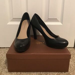 Franco Sarto Cicero black leather heels (size 9M)